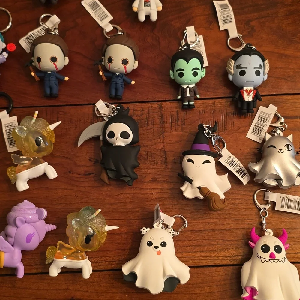 Assorted Character Keychains - Picture 3 of 4